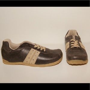 Passports "Rocky" brown leather sneaker NWOB